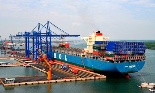 Xem xét tiếp tục lùi thời hạn thu phí hạ tầng cảng biển tại TP. HCM