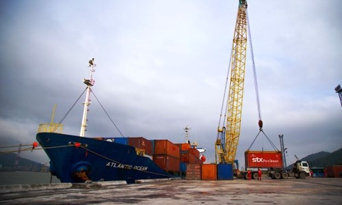Đề xuất kéo dài thời gian hỗ trợ các hãng tàu biển mở tuyến vận chuyển container đi quốc tế qua Cảng Nghi Sơn