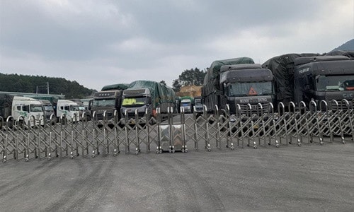Hàng nghìn xe tải ách tắc ở cửa khẩu Chi Ma: Tiến thoái lưỡng nan