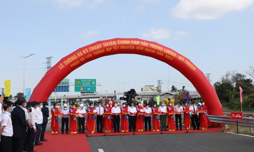 Thông xe kỹ thuật cao tốc Trung Lương - Mỹ Thuận