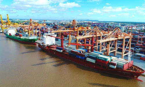 Cảng Hải Phòng xếp dỡ hơn 28.800 teu container trong những ngày đầu năm