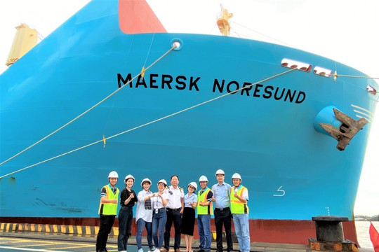 Tân Cảng - Cát Lái điểm đến trong hành trình vòng quanh thế giới của container cầu vồng Maersk
