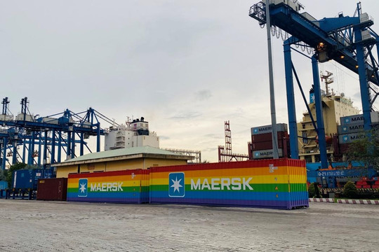 Tân Cảng- Cát Lái điểm đến trong hành trình vòng quanh thế giới của container cầu vồng Maersk - tôn vinh sự đa dạng và hoà nhập