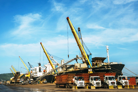 Thanh Hóa đẩy mạnh hoạt động xuất nhập khẩu qua Cảng biển Nghi Sơn