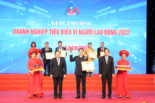 Tổng công ty Tân Cảng Sài Gòn đón nhận giải thưởng “Doanh nghiệp tiêu biểu vì người lao động”