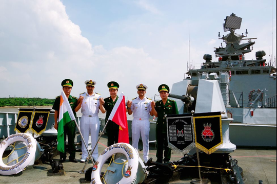 Lễ đón tàu Hải quân Ấn Độ đến thăm xã giao Thành phố Hồ Chí Minh.