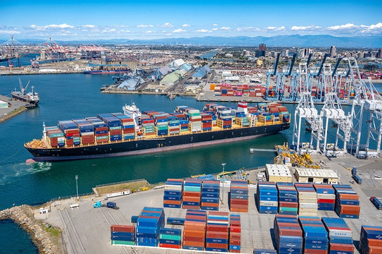 Cảng Los Angeles và Cảng Long Beach sụt giảm sản lượng 