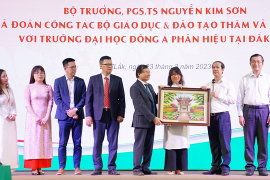 Bộ trưởng GD&ĐT Nguyễn Kim Sơn đánh giá cao chiến lược, tầm nhìn và nỗ lực của Đại học Đông Á