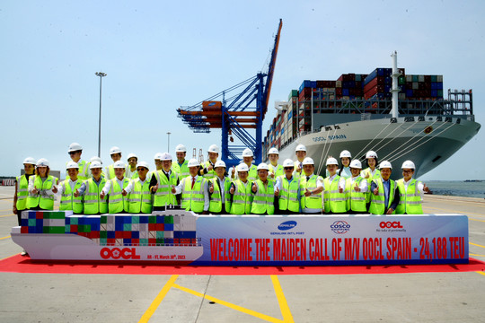 Cảng quốc tế Gemalink (Bà Rịa - Vũng Tàu) đón siêu tàu container lớn nhất thế giới OOCL Spain