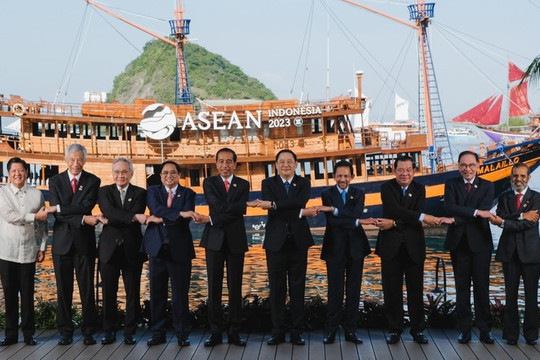 Hội nghị Cấp cao ASEAN lần thứ 42: Hướng đến “Một ASEAN tầm vóc - Tâm điểm của tăng trưởng”