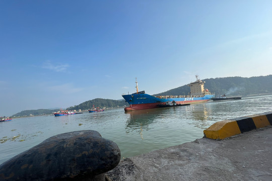 Cảng Nghệ Tĩnh đón tàu container quốc tế đầu tiên trong năm 2023