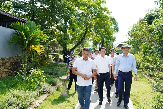 Chủ tịch UBND tỉnh Quảng Bình đánh giá cao mô hình du lịch sinh thái Lèn Chùa ở huyện Bố Trạch