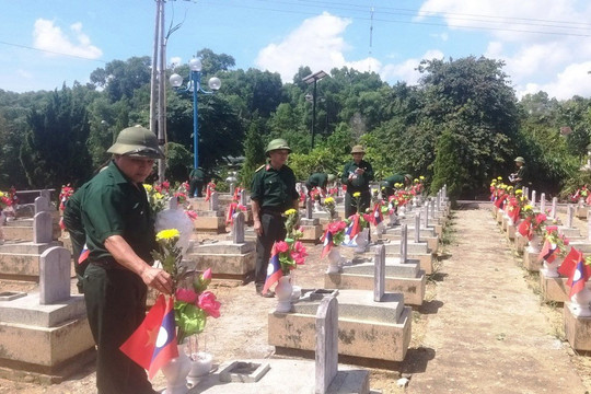 Tháng Bảy về Nghĩa trang liệt sỹ quốc tế Việt Lào