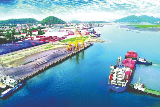 Nghệ An ban hành chính sách hỗ trợ tàu container tại cảng Cửa Lò
