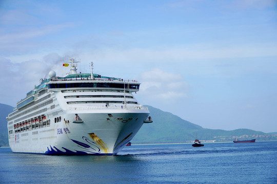 Cảng Chân Mây đón tàu Dream Cruise sức chứa 2000 khách lần đầu tiên đến Việt Nam