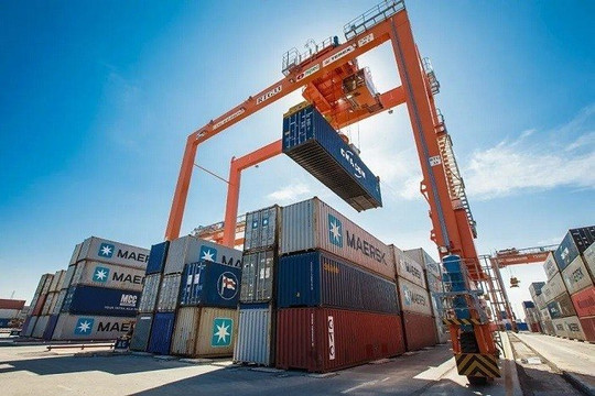 Điều chỉnh giá dịch vụ bốc dỡ container cảng biển