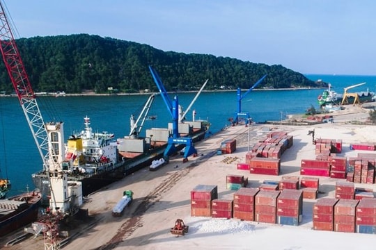 Nghệ An phấn đấu hàng hóa thông qua cảng biển đạt gần 27 triệu tấn