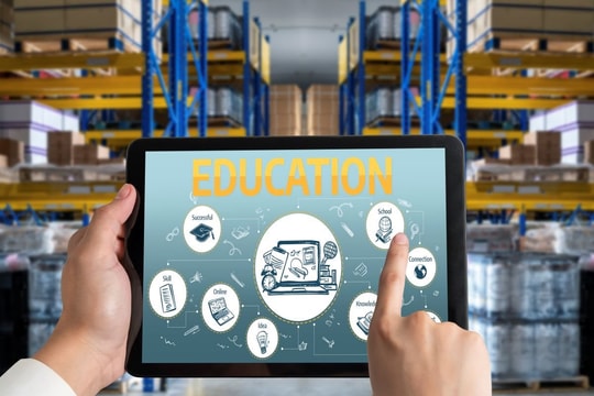 Training Supply Chain Experts: From Academia to Practical Application