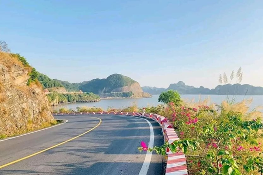 Đẩy nhanh tiến độ đầu tư xây dựng hệ thống đường bộ ven biển