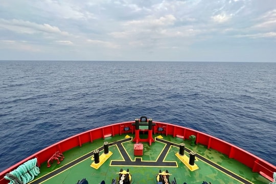 Malaysia siết AIS và neo đậu/STS: bài học chống chuyển tải trái phép cho Biển Đông