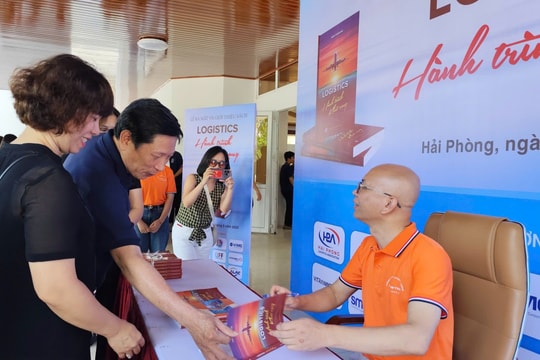 Ra mắt sách “Logistics hành trình khát vọng”