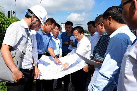 Thứ trưởng Nguyễn Văn Sinh làm việc với UBND TP. Hồ Chí Minh về phát triển nhà ở xã hội trên địa bàn Thành phố