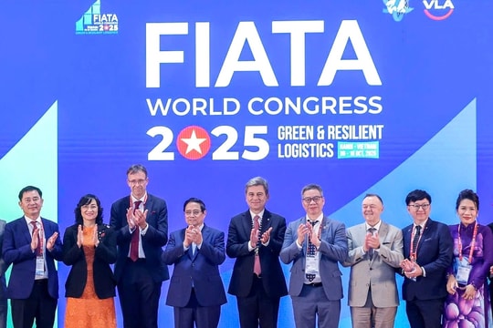 Thủ tướng Phạm Minh Chính: “Chung tay định hình ngành logistics toàn cầu xanh, thông minh, hiện đại”