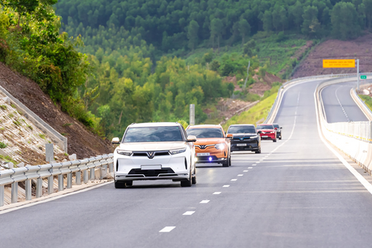 VinFast cán mốc 100.000 ô tô bán ra trong 3 quý đầu năm 