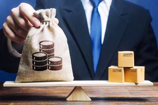 Mua hàng 2025: Từ tiết kiệm sang giá trị