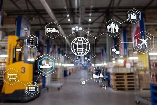 Smart Supply Chains: In-house, Outsource, or Alliance?