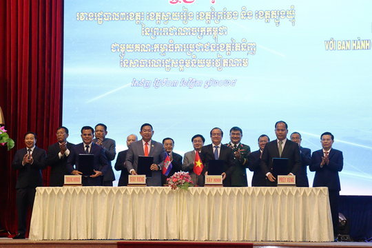 Tạo điều kiện thuận lợi vận chuyển hàng hóa qua lại biên giới Việt Nam – Campuchia