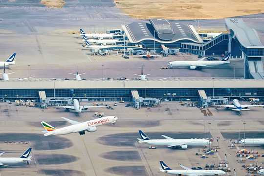 Hong Kong: Từ siêu sân bay đến “thủ đô” tài chính hàng hải xanh