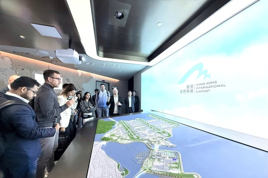 Hong Kong: From Mega Airport to the “Capital” of Green Maritime Finance