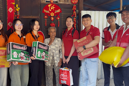 J&T Express cùng Trường Đại học FPT mang “Xuân Yêu Thương” đến TP. Cần Thơ