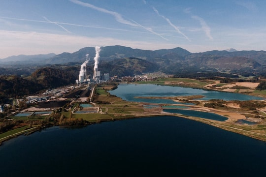 When Politics Deeply Intervenes in the Flow of Goods