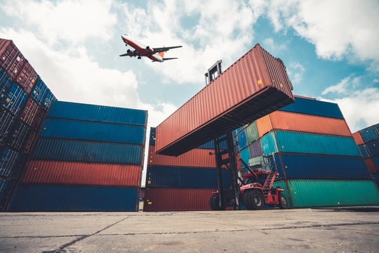 Air Cargo and the Competition Among Regional Hubs