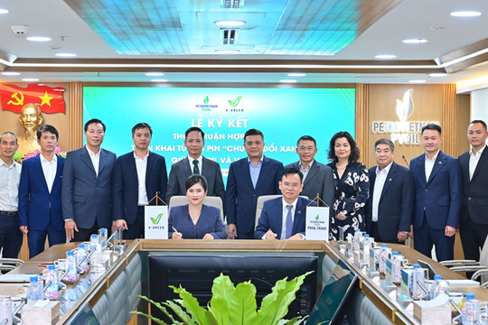 V-Green và PVOIL hợp tác triển khai hơn 3.000 tủ đổi pin xe máy điện