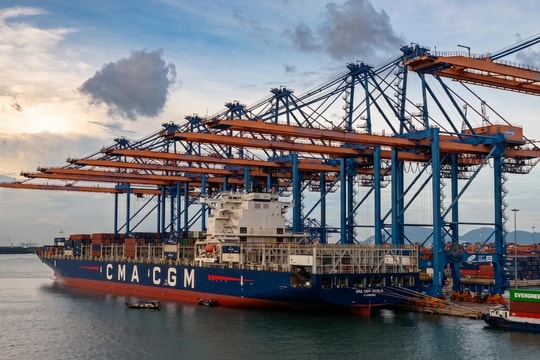Nhìn về bức tranh "trong ấm ngoài lạnh" của chuỗi cung ứng