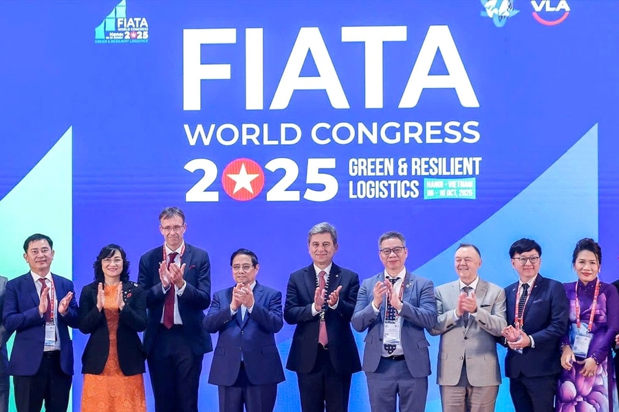 Thủ tướng Phạm Minh Chính: “Chung tay định hình ngành logistics toàn cầu xanh, thông minh, hiện đại”