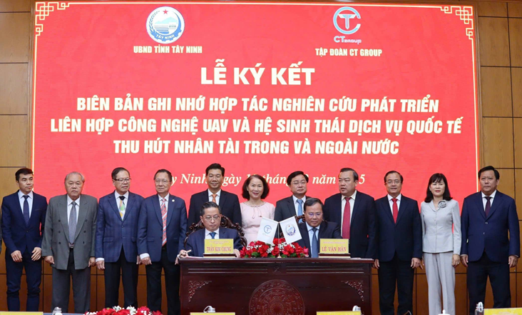 Tây Ninh và CT Group ký kết hợp tác về nghiên cứu phát triển công nghệ UAV