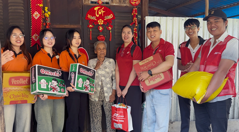 J&T Express cùng Trường Đại học FPT mang “Xuân Yêu Thương” đến TP. Cần Thơ