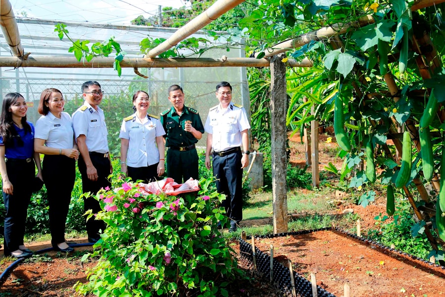 ICD Tan Cang Song Than: Warmth and Solidarity at the Border