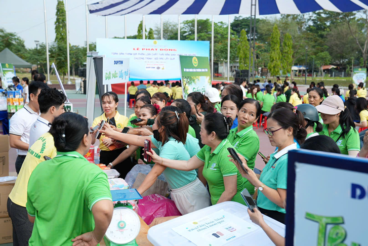 Nhựa Duy Tân cùng Phường Bình Tân thúc đẩy phân loại rác tại nguồn