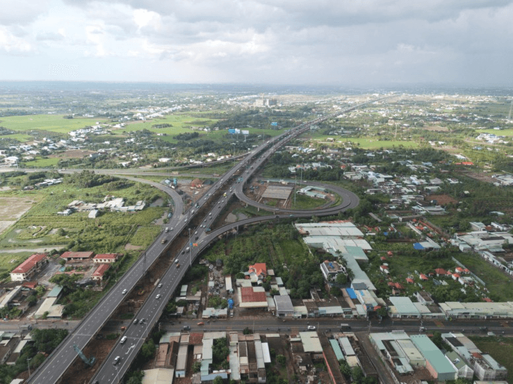 Đẩy nhanh tiến độ các dự án đường bộ cao tốc khu vực Đông Nam Bộ và Tây Nam Bộ
